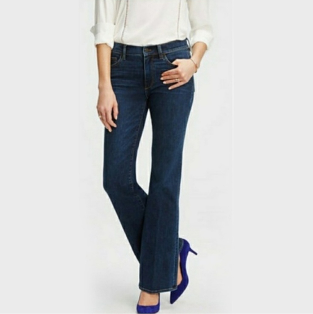 ✨3 for $25✨LOFT Mid rise modern Flare denim jeans